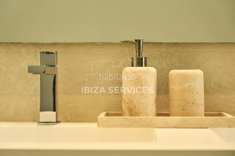 Foto ed4bced4-bb76-408a-a35f-ee5000769d2d. Rent chalet with pool in Cap Martinet Santa Eulària