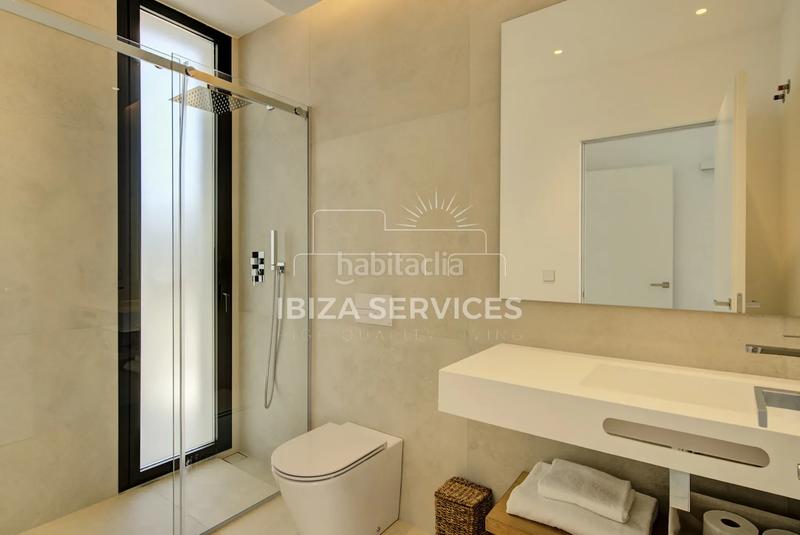 Foto f6e4bc36-0db1-4af3-9596-b7fcf127867e. Rent chalet with pool in Cap Martinet Santa Eulària