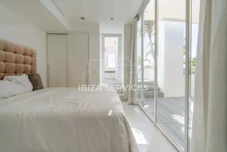 Pis a Marina Botafoc-Talamanca. Penthouse de dos habitaciones con impresionantes vistas al mar