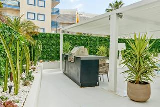 Pis a Marina Botafoc-Talamanca. Luxury groundfloor apartment with private pool in patio blanco f