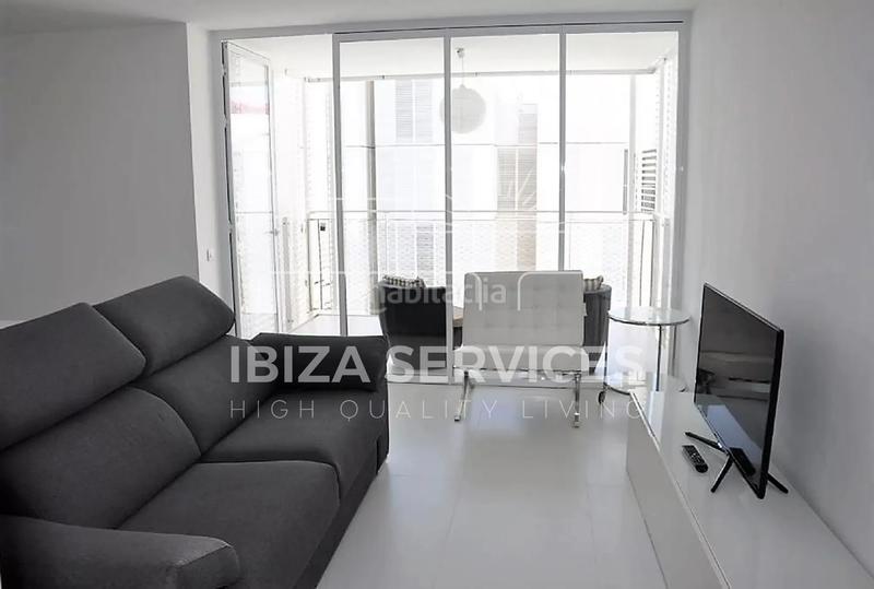 Foto 0531fb04-7b98-432f-a587-7288f93cbdd8. Alquiler piso at031 patio blanco ático 2 dormitorios, 2 baños en alquiler en Ibiza