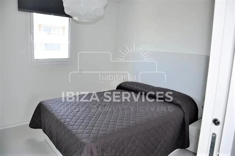 Foto 23ae4c34-56d5-4b78-afed-c20dcb258753. Alquiler piso at031 patio blanco ático 2 dormitorios, 2 baños en alquiler en Ibiza