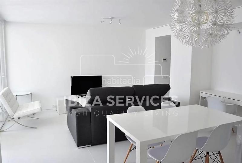 Foto 31dcb5fb-5994-4598-bbc5-8ec48eff9542. Alquiler piso at031 patio blanco ático 2 dormitorios, 2 baños en alquiler en Ibiza