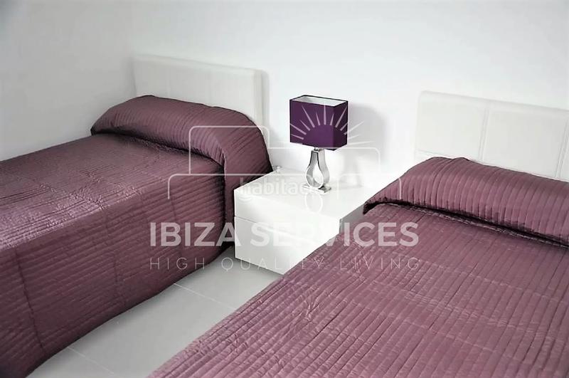 Foto 45a4e62c-8813-4905-99f0-25cb653203d8. Alquiler piso at031 patio blanco ático 2 dormitorios, 2 baños en alquiler en Ibiza