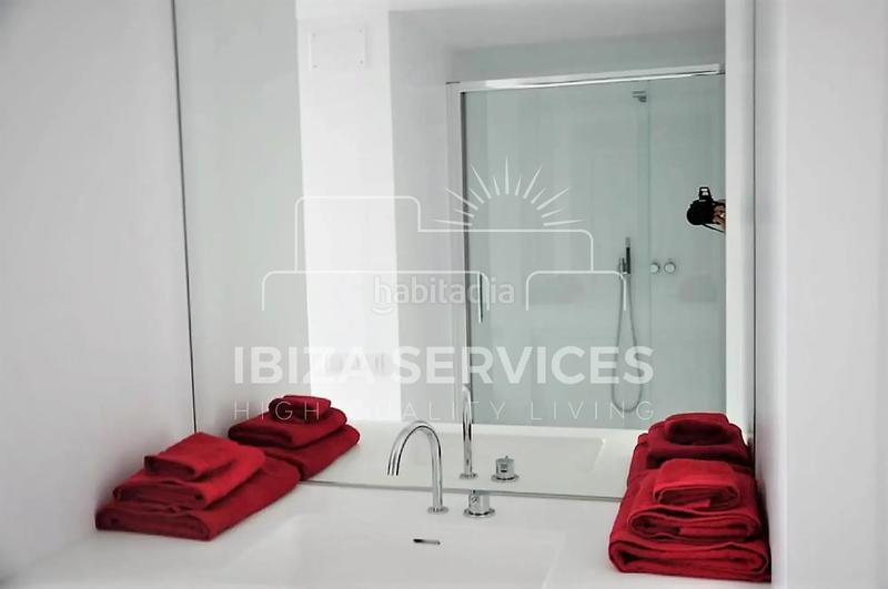 Foto 58035683-c6f6-4a9a-9ca1-ec0f475c14f1. Alquiler piso at031 patio blanco ático 2 dormitorios, 2 baños en alquiler en Ibiza