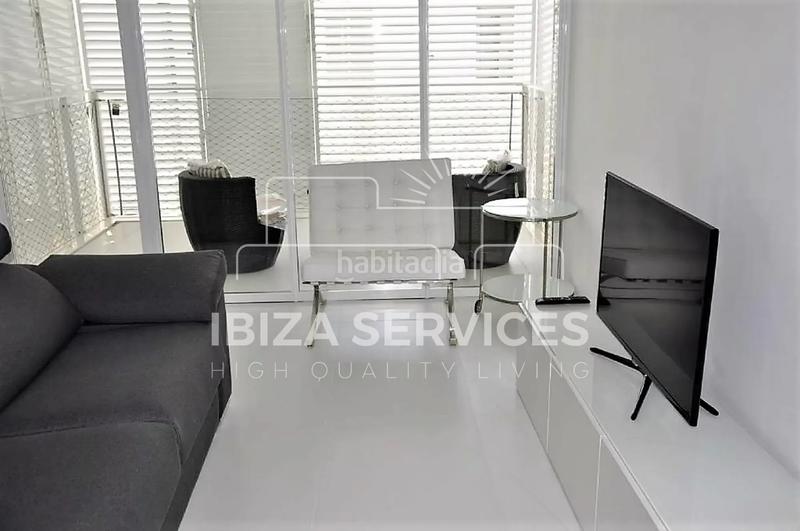 Foto 5805286a-56fb-4a27-8ca2-c109e7ec15ac. Alquiler piso at031 patio blanco ático 2 dormitorios, 2 baños en alquiler en Ibiza