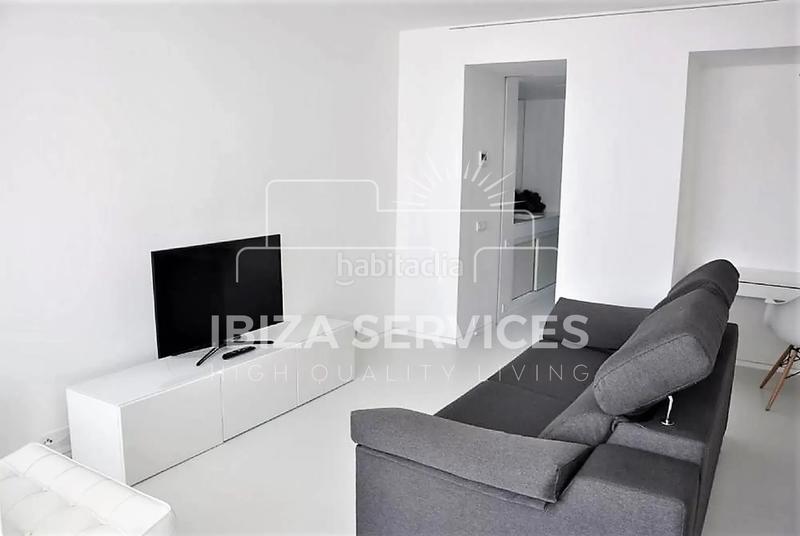 Foto 6982e705-7d51-4628-871b-81f0ac048229. Alquiler piso at031 patio blanco ático 2 dormitorios, 2 baños en alquiler en Ibiza
