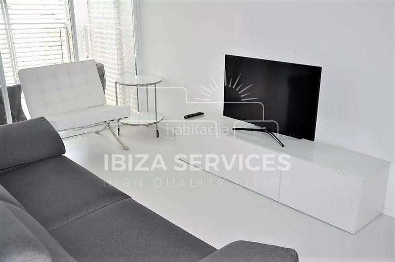 Foto 8f3a1436-639a-48f1-be77-de361ed6fdf1. Alquiler piso at031 patio blanco ático 2 dormitorios, 2 baños en alquiler en Ibiza