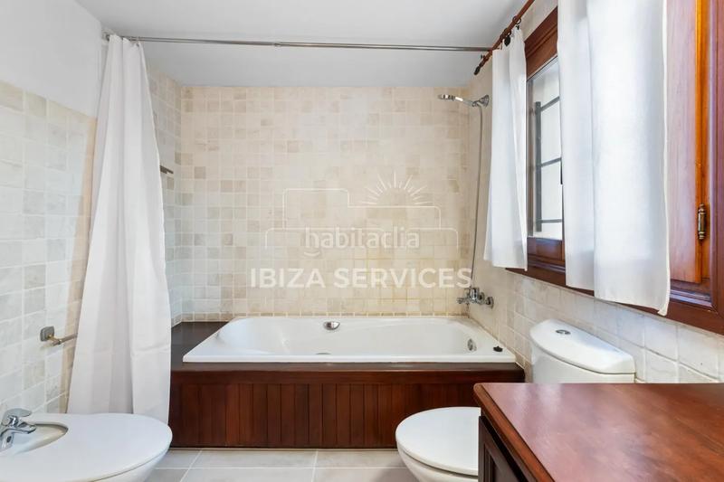 Foto 219f56ed-738b-4b27-84f3-c4a4c6ce1bee. Alquiler chalet monthly winter rental san jordi 8 bedroom house for rent en Sant Josep de sa Talaia
