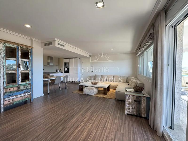 Foto e21a3912-b34b-47f0-9deb-48bdae54079a. Affitto appartamento con piscina in Marina Botafoc-Talamanca Ibiza