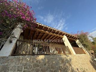 Chalet à Sant Josep. Casa de campo con vistas al mar y licencia turística en venta