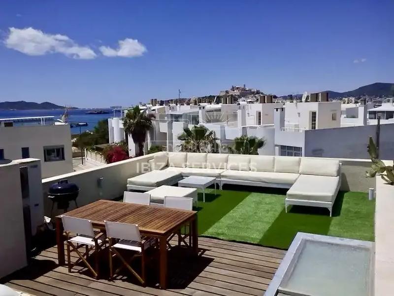 Foto 09a3690a-4f03-4f10-8c6e-c054f6126514. Alquiler chalet casa adosada en talamanca con vistas al mar y apartamento independiente en Ibiza