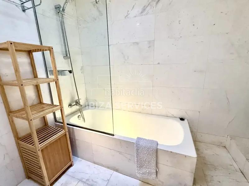 Foto d229cc03-04c4-4d7d-8f60-d3a140426779. Alquiler chalet casa adosada en talamanca con vistas al mar y apartamento independiente en Ibiza