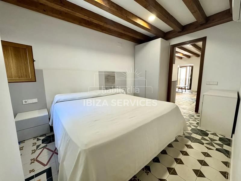 Foto b9418430-6385-4bcc-a75a-6c1ad4e832d2. Rent flat in Dalt Vila-La Marina Ibiza