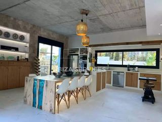 Rent Chalet in Sant Carles. Villa de alta gama con 6 dormitorios en san carlos