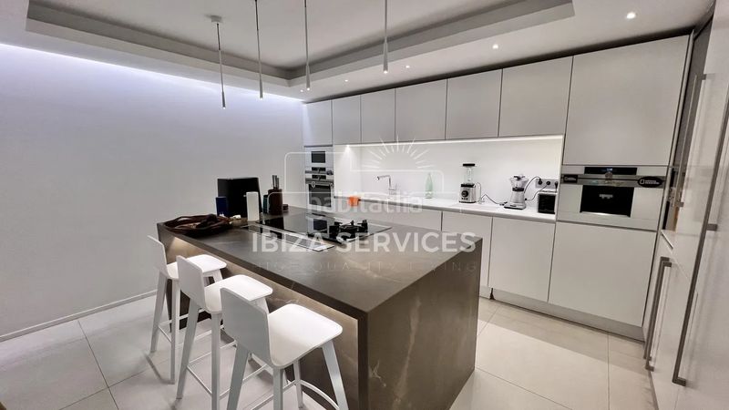 Foto fdfc2b7a-8d49-4a69-802e-9bb3028042ec. Pis amb aparcament piscina a Marina Botafoc-Talamanca Ibiza