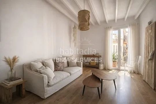 Foto cd38e71d-e2fc-4c35-b63b-979a64ab3099. Lloguer pis a Dalt Vila-La Marina Ibiza