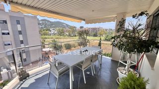 Pis a Santa Eulària des Riu. Moderno apartamento de 3 dormitorios con piscina, parking y vist