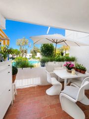 Flat in Santa Eulària des Riu. Apartamento en venta con terraza privada y acceso directo a la p