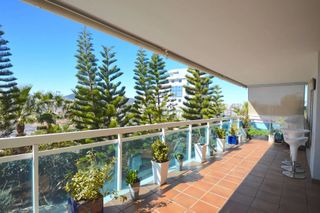 Piso en Marina Botafoc-Talamanca. Amplio apartamento de 3 dormitorios a menos de 20 metros de la p