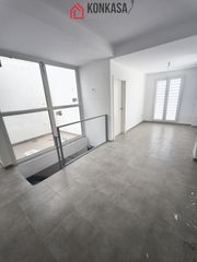 Zweistöckige Wohnung in Espera. Esperadúplex