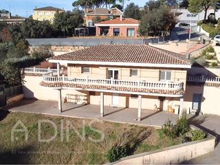 Haus  Turó del pi de les tres branques. Casa en venta en caldes de montbui