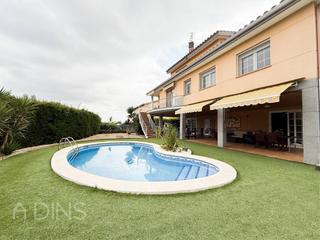 Casa  Margarida. Casa en venta en bigues