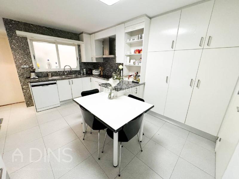 Foto 8d5897a3-c0d2-4d86-995e-47bd7ace8c12. Location appartement avec parking dans Barri del Centre Terrassa