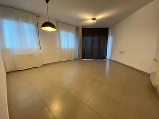 Pis  Calle bassella. Venta de un piso en sant feliu de codines