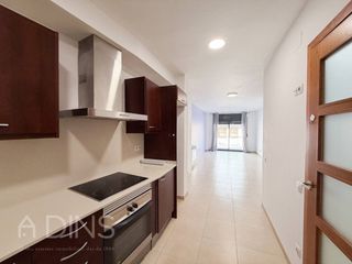Pis  Calle santa teresa. Piso en venta en caldes de montbui