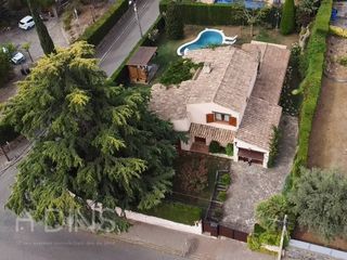 Casa a Avenida onze de setembre 77. Exclusiva casa unifamiliar a cuatro vientos con jard�n, piscina