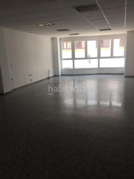 Foto 64441fbe-b5ea-422f-b095-3efe63825a16. Alquiler oficina en calle carboneros 17d oficina muy céntrica y luminosa en Línea de la Concepción (La)