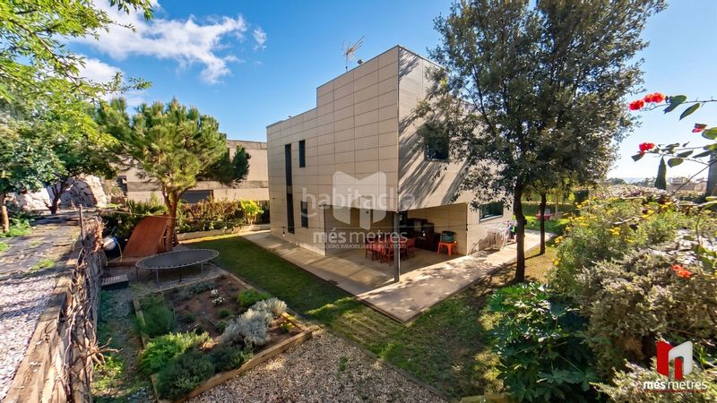 Foto bd1dbc1d-351e-4f73-97de-37f53cc566ee. Casa amb calefacció a Teià
