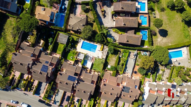 Foto 86441d46-0a49-49fa-ae3f-b78ff2952603. Casa amb calefacció piscina a Teià