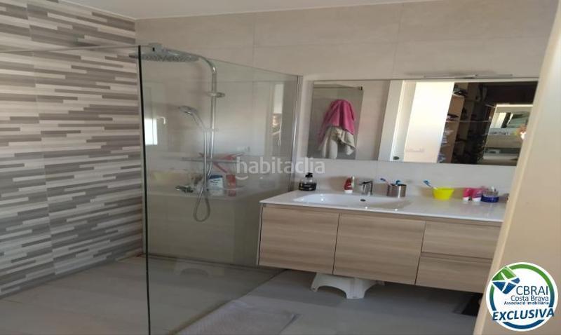 Foto 0bd68c2f-551d-4842-8571-07d60f2055b4. Chalet en puigmal casa con piscina y 4 habitaciones en Empuriabrava