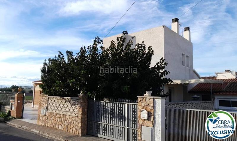 Foto af1cf31b-7a31-4f97-9065-1436871d5db1. Chalet en puigmal casa con piscina y 4 habitaciones en Empuriabrava