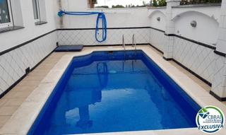 Xalet a Puigmal. Casa con piscina y 4 habitaciones en empuriabrava