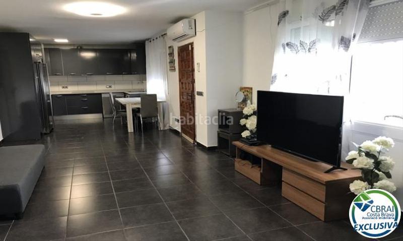 Foto 456fe007-0d2c-444b-9a32-6853efdd7332. Chalet en baix llobregat 4 gran casa en una zona muy tranquila. en Roses