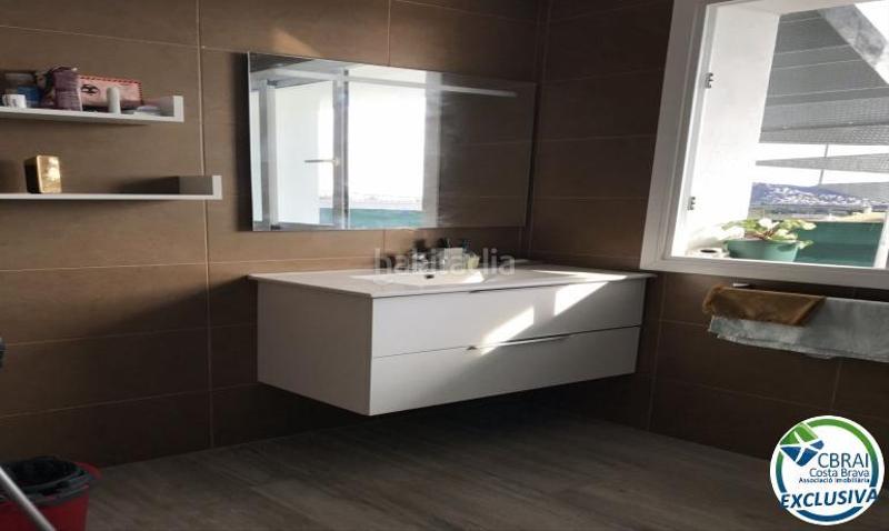 Foto 4e4cbd18-f8f2-4796-ad44-255cf72f14aa. Chalet en baix llobregat 4 gran casa en una zona muy tranquila. en Roses