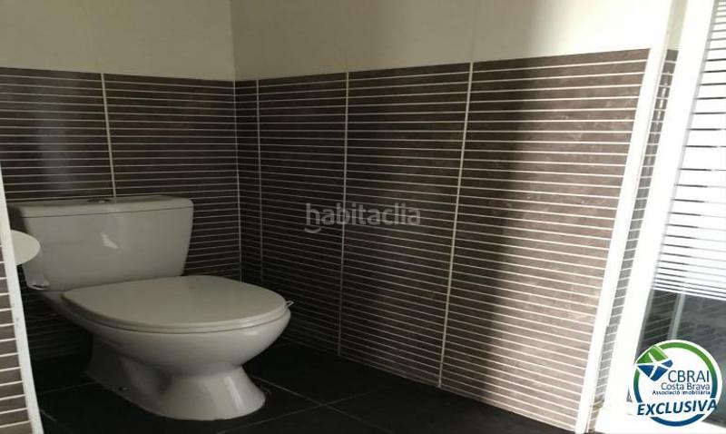 Foto 4f62b426-a99d-484b-82fd-97ce39ff58d8. Chalet en baix llobregat 4 gran casa en una zona muy tranquila. en Roses