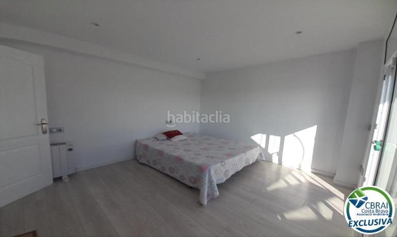 Foto 5e38bb49-0ce5-4fa1-8353-e3a4cea88555. Chalet en baix llobregat 4 gran casa en una zona muy tranquila. en Roses