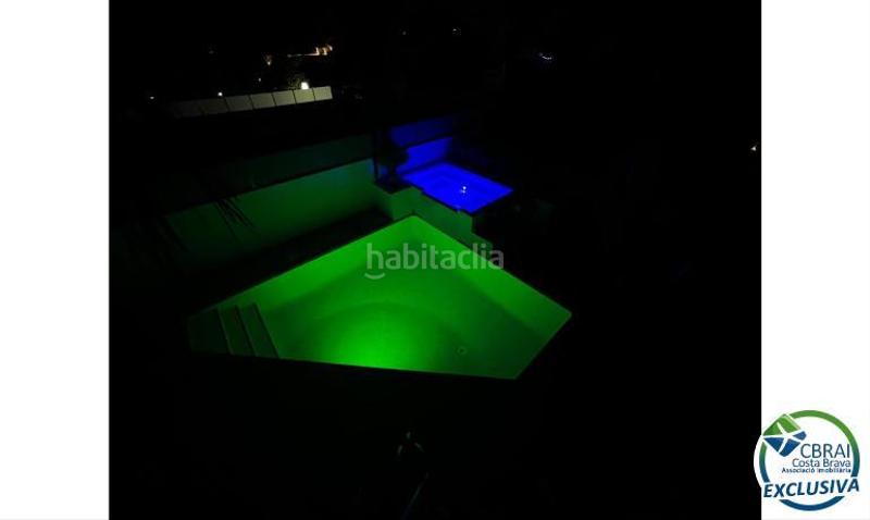 Foto 347a55fb-710b-46d2-bb0a-02842aba9de2. Chalet en falconera 24 hermosa casa moderna con piscina y amarre cerca de la playa, sala de estar de 99 m en Empuriabrava