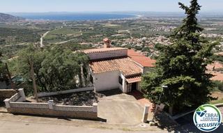 Chalet en Eivissa 2. Casa que necesita reforma con vistas al mar.