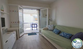 Casa adossada a Sant maurici 269. Casa con gran terraza al sur adosada ubicada en la zona de sant