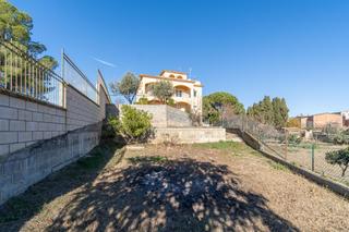 Xalet a Dels pins 15. Espectacular casa con terreno de 838 m en garriguella.