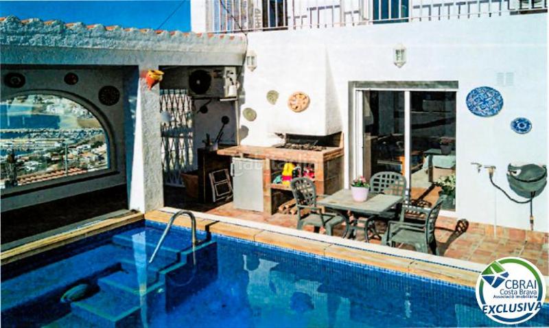 Foto 55d0a0f2-fe2b-40ff-976d-4951fb2962ac. Chalet en d'antoni canals 47 magnífica casa con vista panorámica a la bahía licencia turística. en Roses