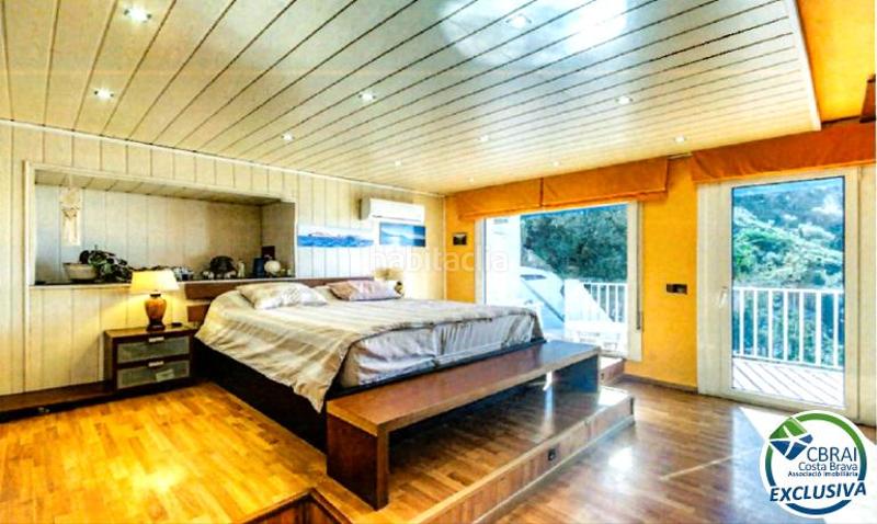 Foto e0e94696-6f0c-402b-825d-20621893b1fc. Chalet en d'antoni canals 47 magnífica casa con vista panorámica a la bahía licencia turística. en Roses