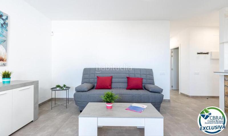 Foto 11c1b318-b48d-4e65-9e3a-78b8df1fd3af. Piso en badia 1 apartamento reformado cerca del mar y con licencia turística. en Empuriabrava
