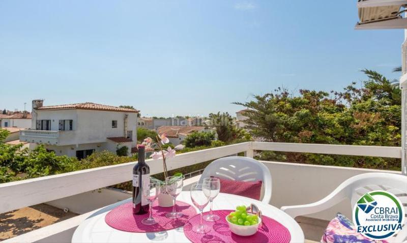 Foto 4e51aa06-7975-40c9-b1dd-127d96fc4a0a. Piso en badia 1 apartamento reformado cerca del mar y con licencia turística. en Empuriabrava