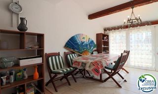 Semi detached house in Montseny 122. Casa en empuriabrava con vistas al parque.
